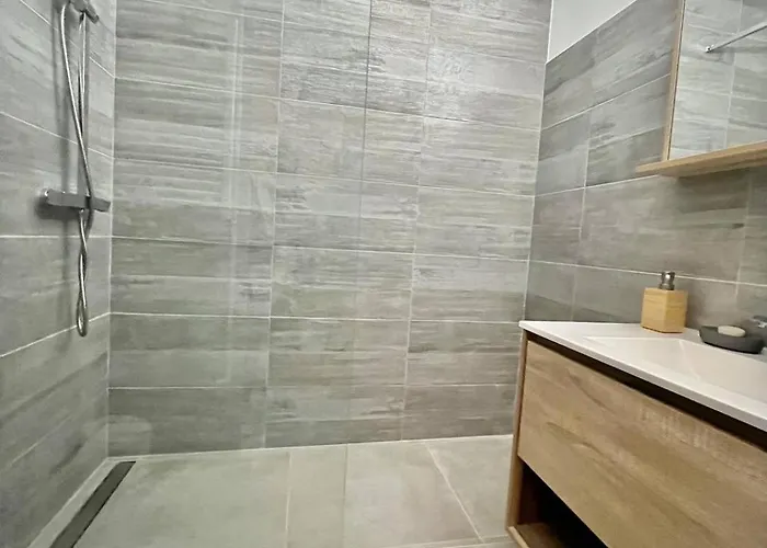 4 Personnes Avec Terrasse Et Place De Parking Privative Le Grau-du-Roi