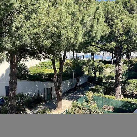4 Personnes Avec Terrasse Et Place De Parking Privative * Le Grau-du-Roi